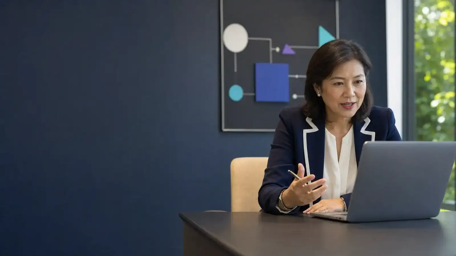 ผู้เรียนในคลาสภาษาอังกฤษออนไลน์ตัวต่อตัวสำหรับคอร์ส Business English Advanced