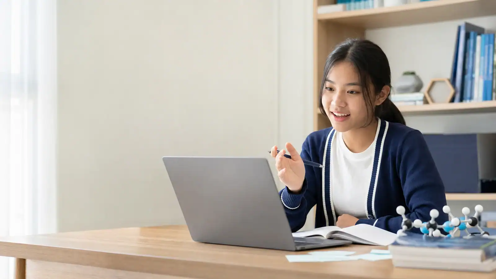ผู้เรียนในคอร์ส School & Academic English เรียนภาษาอังกฤษออนไลน์ตัวต่อตัว